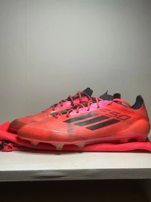 Adidas F50 Elite Vivid Horizon - Mycket bra skick. Skick: 8/10. OBS lite sönder påse