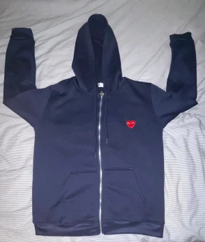 Comme des garcons  - Passar även M. Använd ett fåtal gånger. Inga defekter. Säljs pga den inte är min stil.