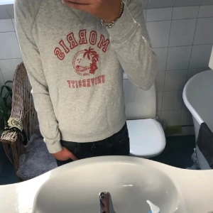 Morris Sweatshirt - Tja! Säljer en riktigt snygg sweatshirt. Hör av dig om du har några funderingar! Lager utrensning därav det låga priset!