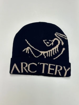 Arcteryx Mössa  - Helt ny aldrig använd. Storlek One size. Snabb frakt fraktar inom 24h.