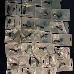 Herrparfym prover 30st - Kontakta mig angående pris säljer billigt då jag bara vill bli av med de annars åker de i sopporna. Skriv om ni har frågor svarar snabbt. 30 st prover inköpt för 3000. Bianco latte, gris charnel, pacific chill, penhaligon halfeti, summer hammer, musk therapy, blonde amber, blue talisman 