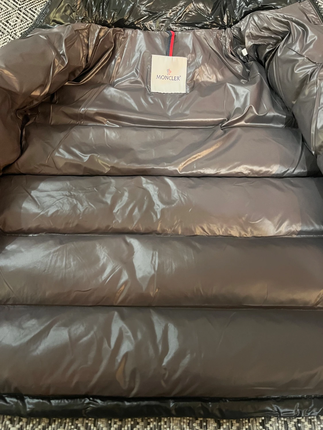 Svart Moncler pufferjacka med huva Size 2 - 3