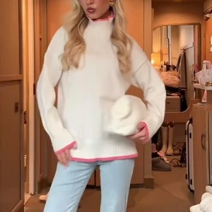 Polo Tröja  - Polo tröja från Meet Me there ”Filippas Collection”. Helt ny och oanvänd, den passade tyvärr inte. Storlek S/M. Nypris var 627 med frakt, men säljer för 530 kr.🥰