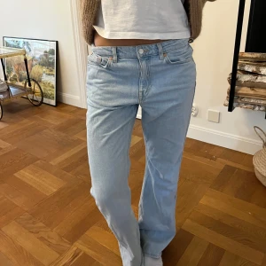 Ljusblå bootcut jeans  - Säljer ett par ljusblå jeans i mycket bra skick!