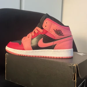 Air Jordan 1 - Jordan high, välskötta. Använda max 2 gånger. 