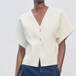 Zara topp - Säljer min topp från zara som är slutsåld, inga defekter❤️