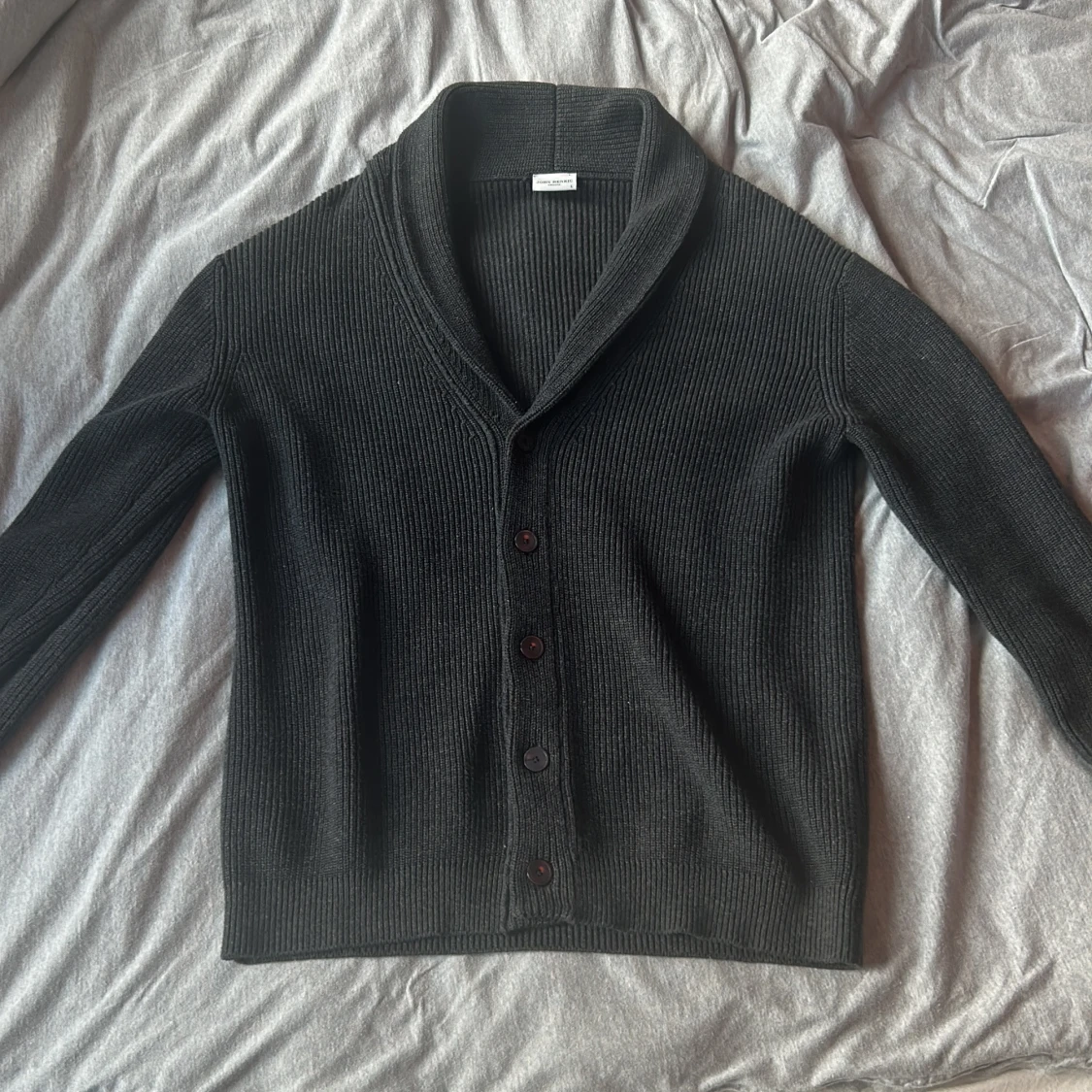 Svart ribbad kofta från John Henric