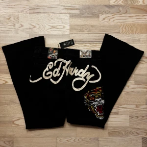 Ed Hardy jeans🖤 - Svarta Ed Hardy jeans med ikoniska tigern på sidan. Nya med tag! 