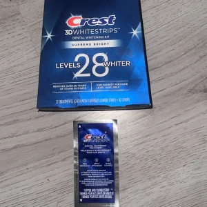 Crest White Strips - Säljer dom starkaste crest whitening strips som jag köpte när jag var USA då mina tänder är nästan för vita. 150kr/st