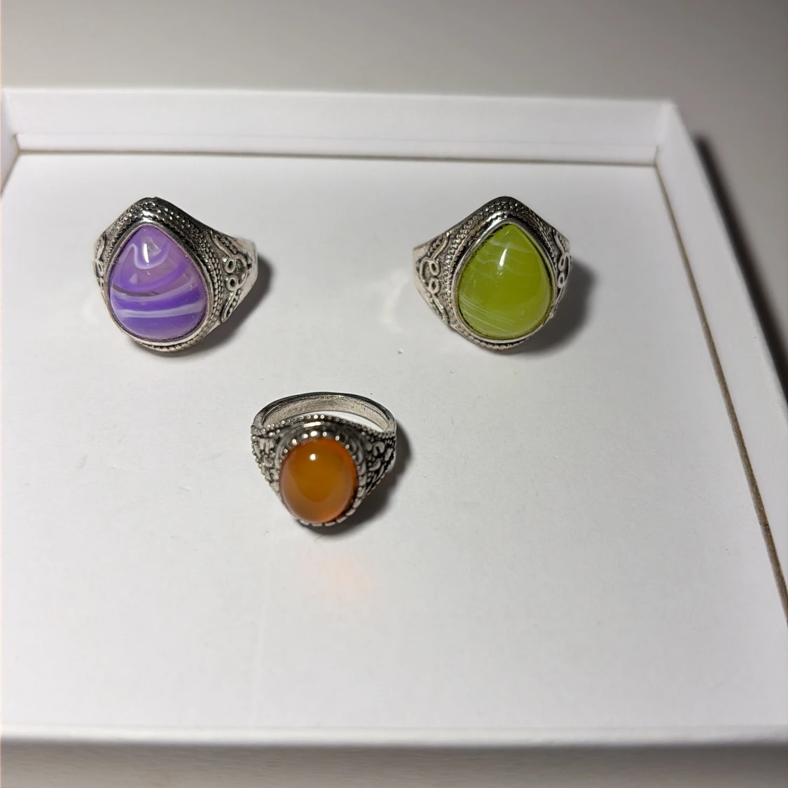 Tre vintageinspirerade silverringar