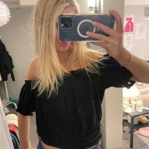 Off shoulder topp - Så snygg men kommer ej till användning! ”Blommigt” mönster se sista bilden