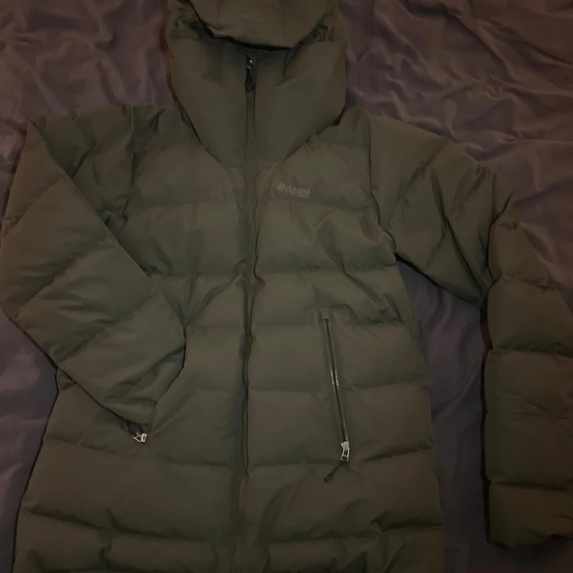 Mörkgrön pufferjacka från Bergans - 1