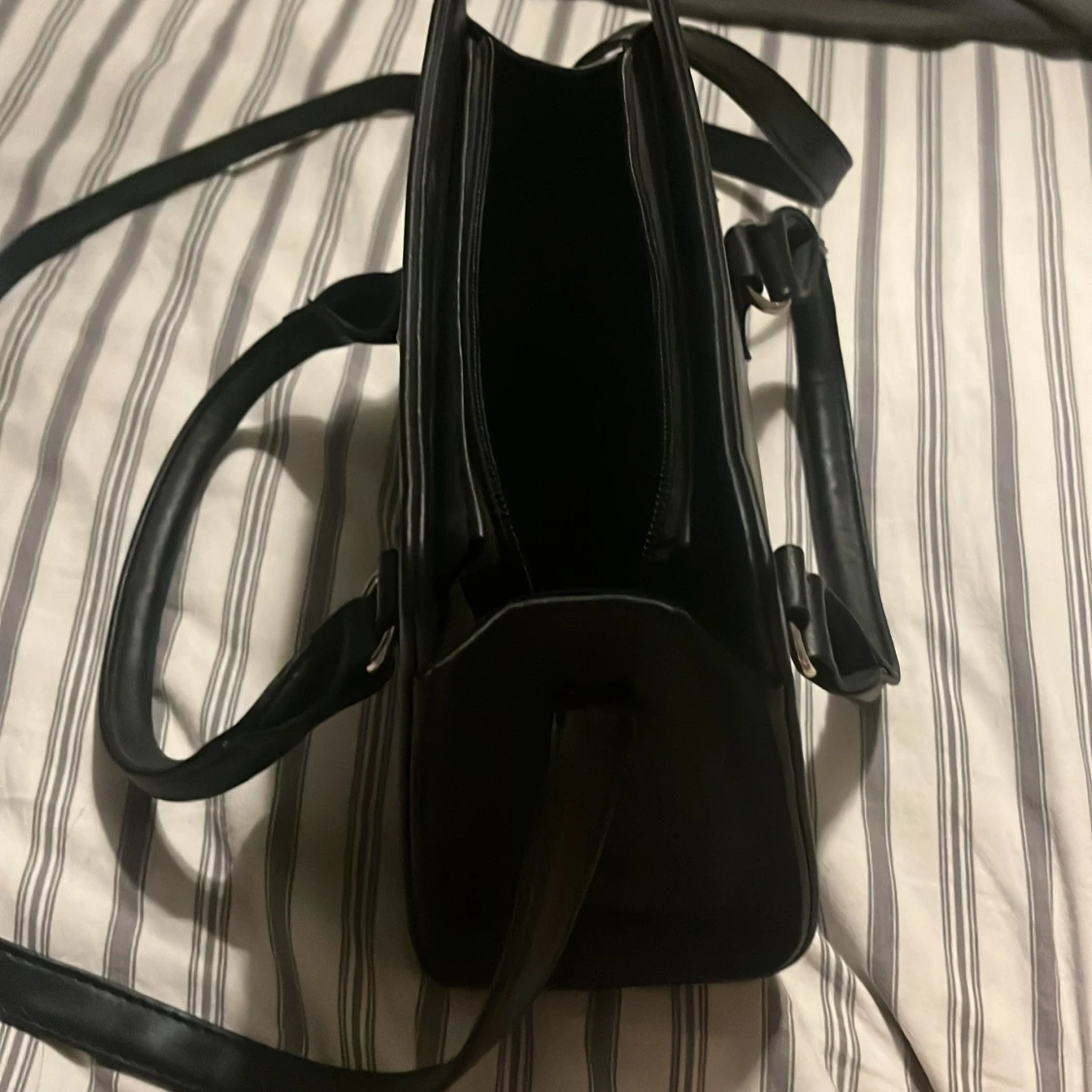 Svart fyrkantig axelväska i skinn - 2