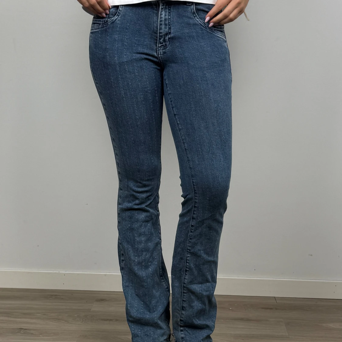 Blå bootcut jeans  - 3