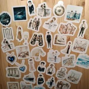 40 st Titanic inspirerade klistermärken  - 40 st klistermärken med motiv från Titanic.