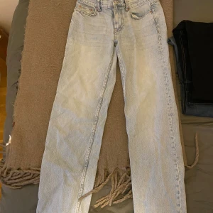 Low waist jeans straight  - Low waist jeans straight från Gina i stolek 34