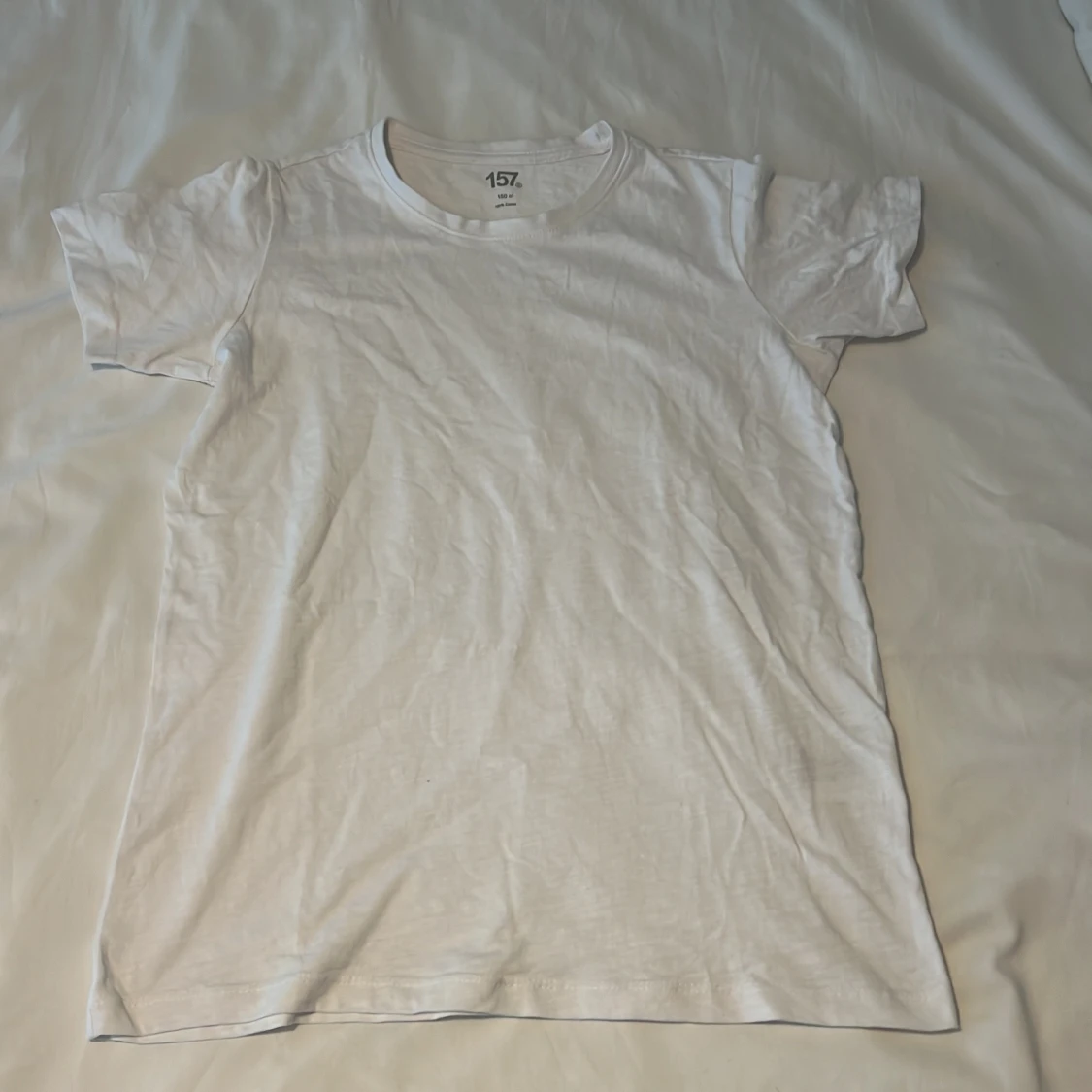 Vit basic t-shirt från 157