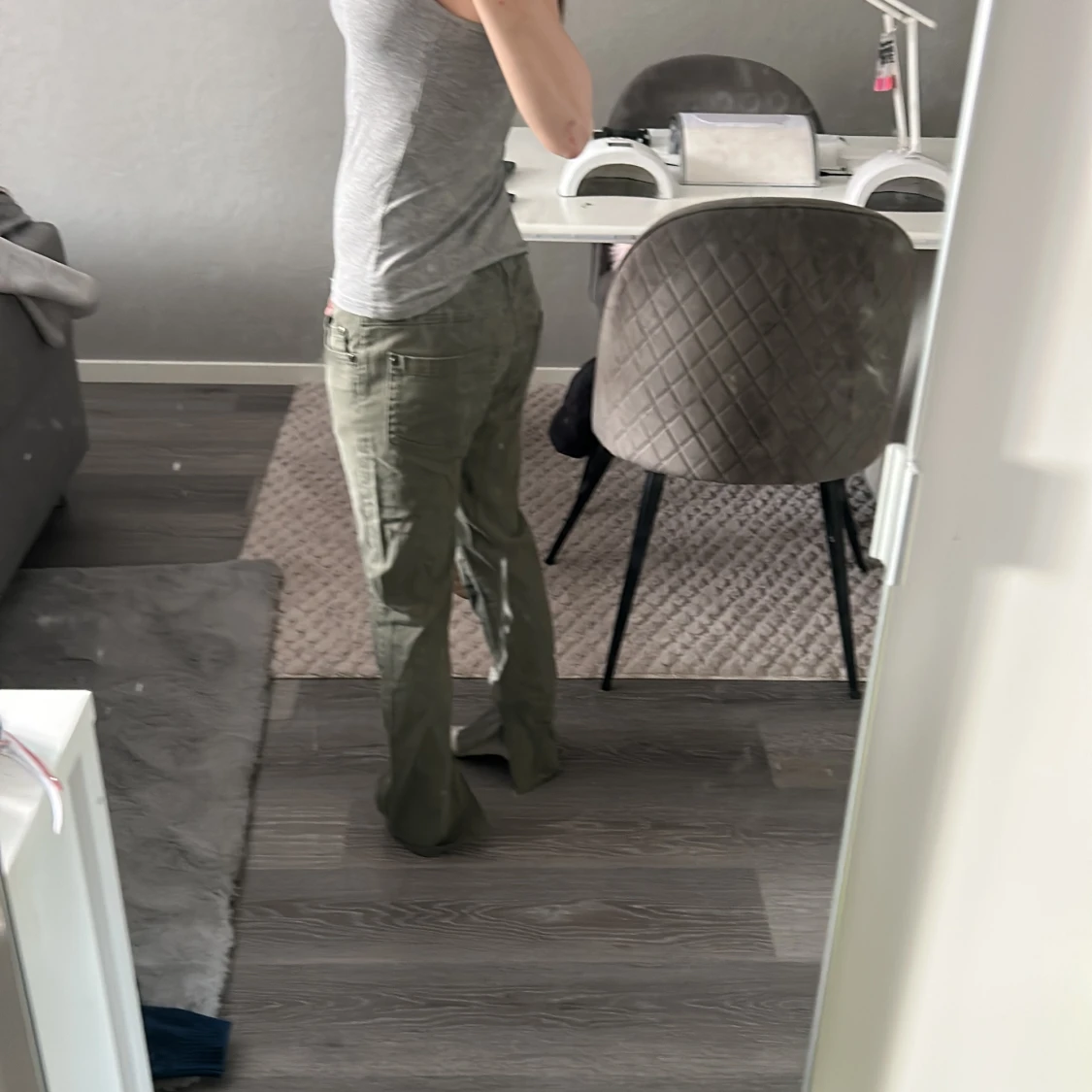 Olivgröna cargopants med raka ben - 2