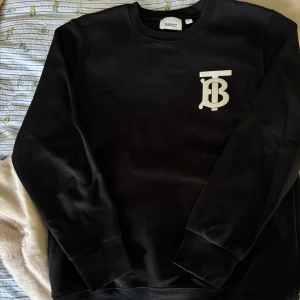 Burberry tröja - Inprincip oanvänd. I storlek M sitter mer som en S. Pris diskuteras gärna🌸