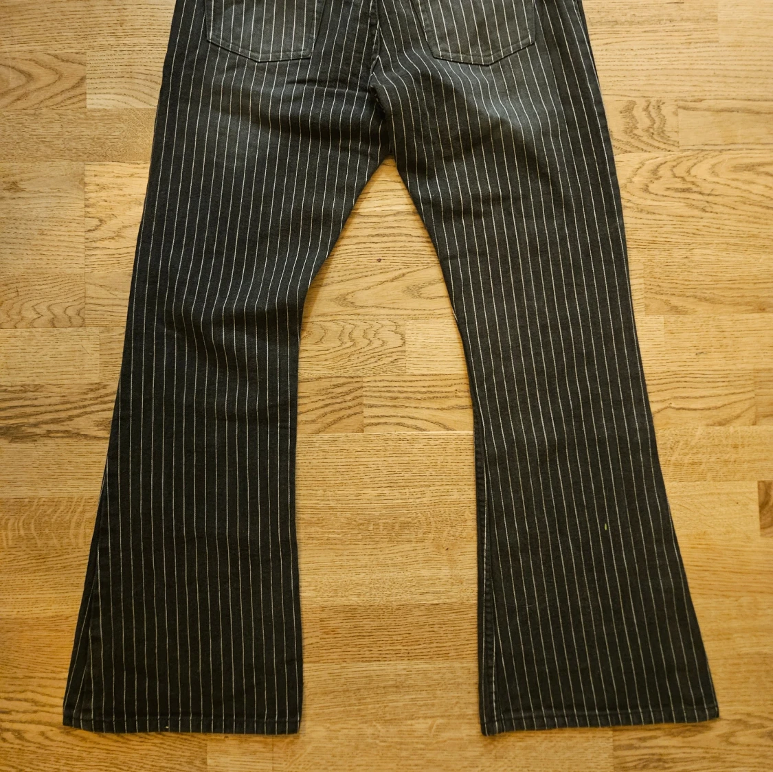 Svarta randiga bootcut jeans - 3