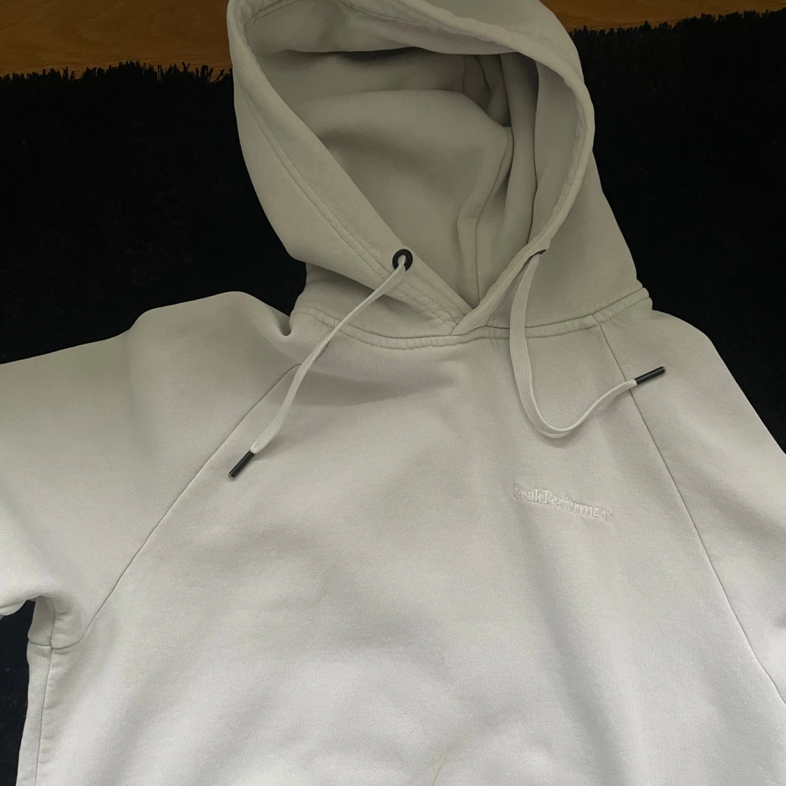 Vit hoodie från Peak Performance - 1