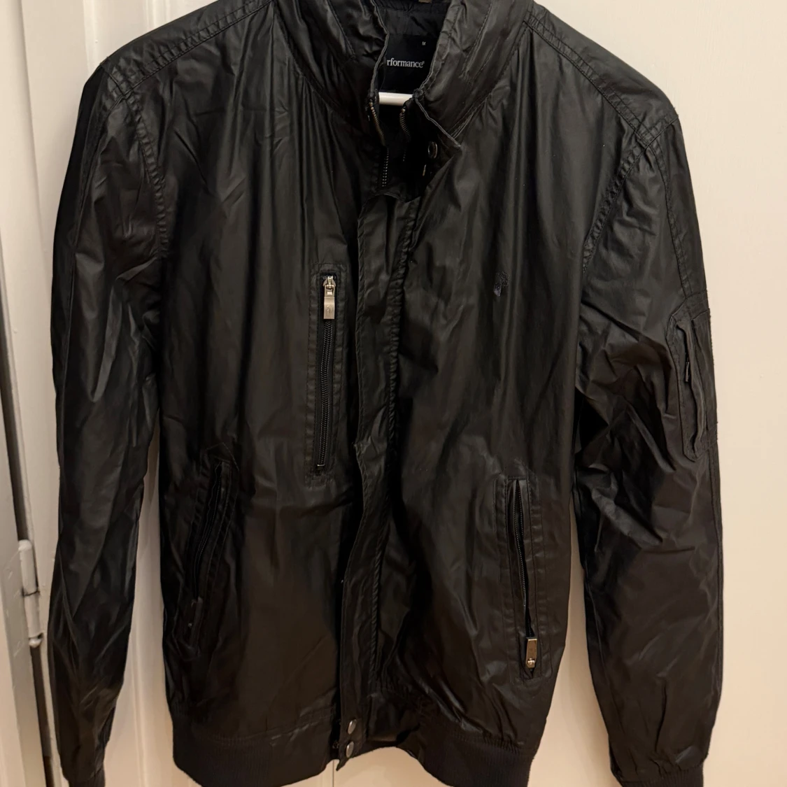 Svart bomberjacka Peak Performance