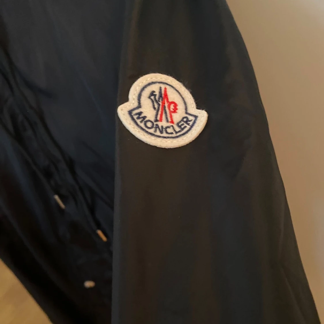 Svart vindjacka från Moncler