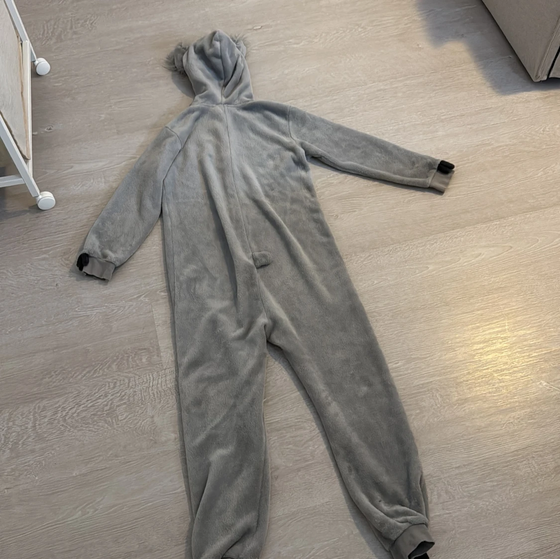 Grå fleece onesie med huva - 1