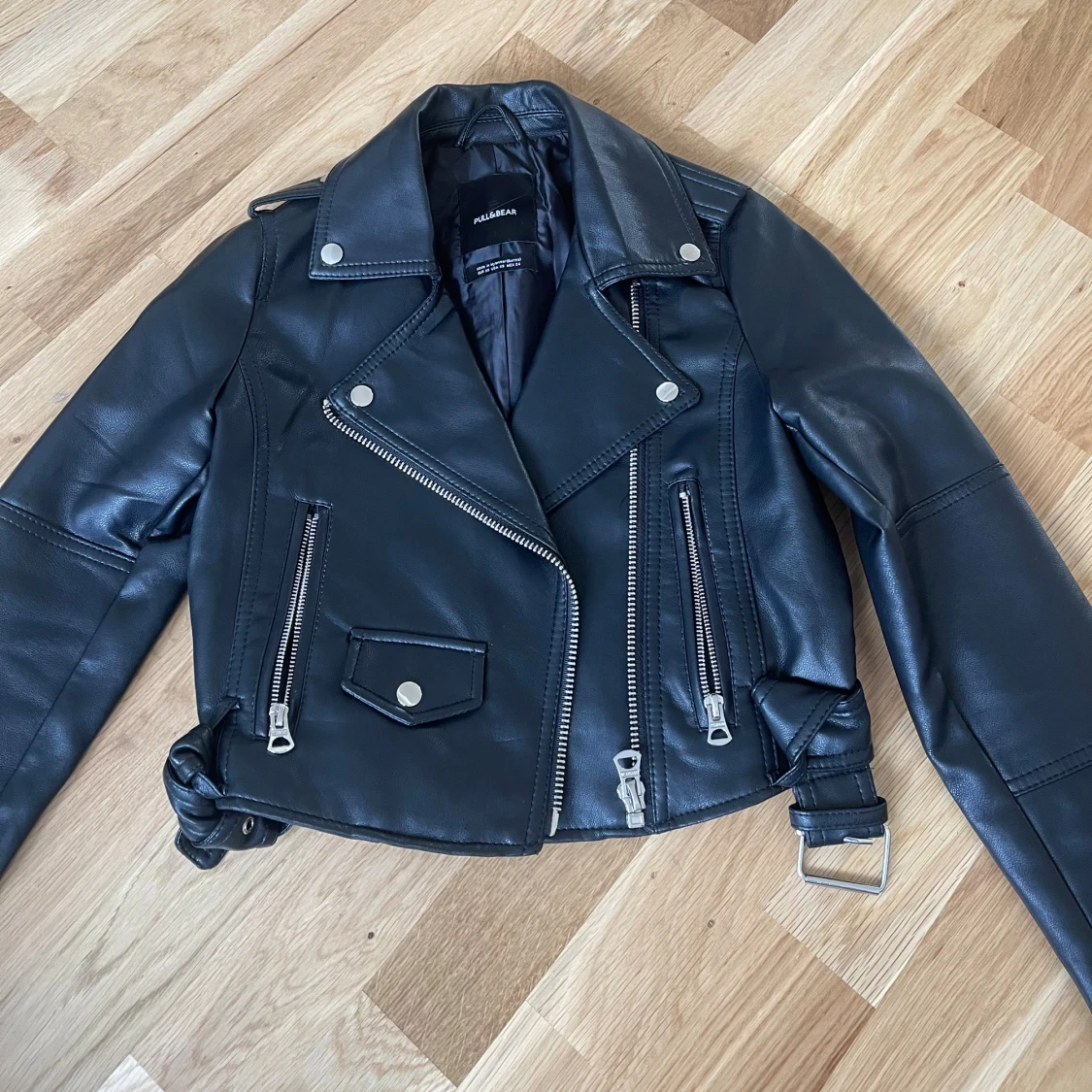 Svart skinnjacka från Pull&Bear - 1