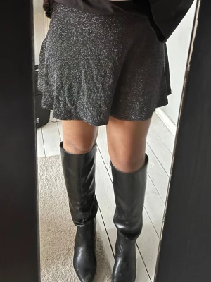 Glittrig kjol - En glittrig kjol, perfekt till fest⭐️