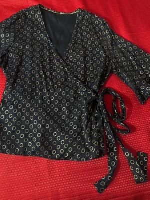 Dam blus st. M  - Blus i mycket bra skick, st 38( M) väldigt vacker blus 