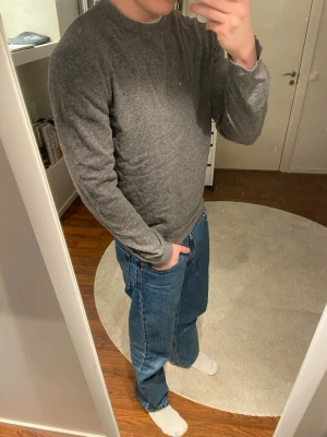 Zara tröja - En snygg stickad tröja från Zara i mycket bra skick. Nypris: 559kr. Skickas inom en till två dagar. Kontakta mig om du har frågor! 