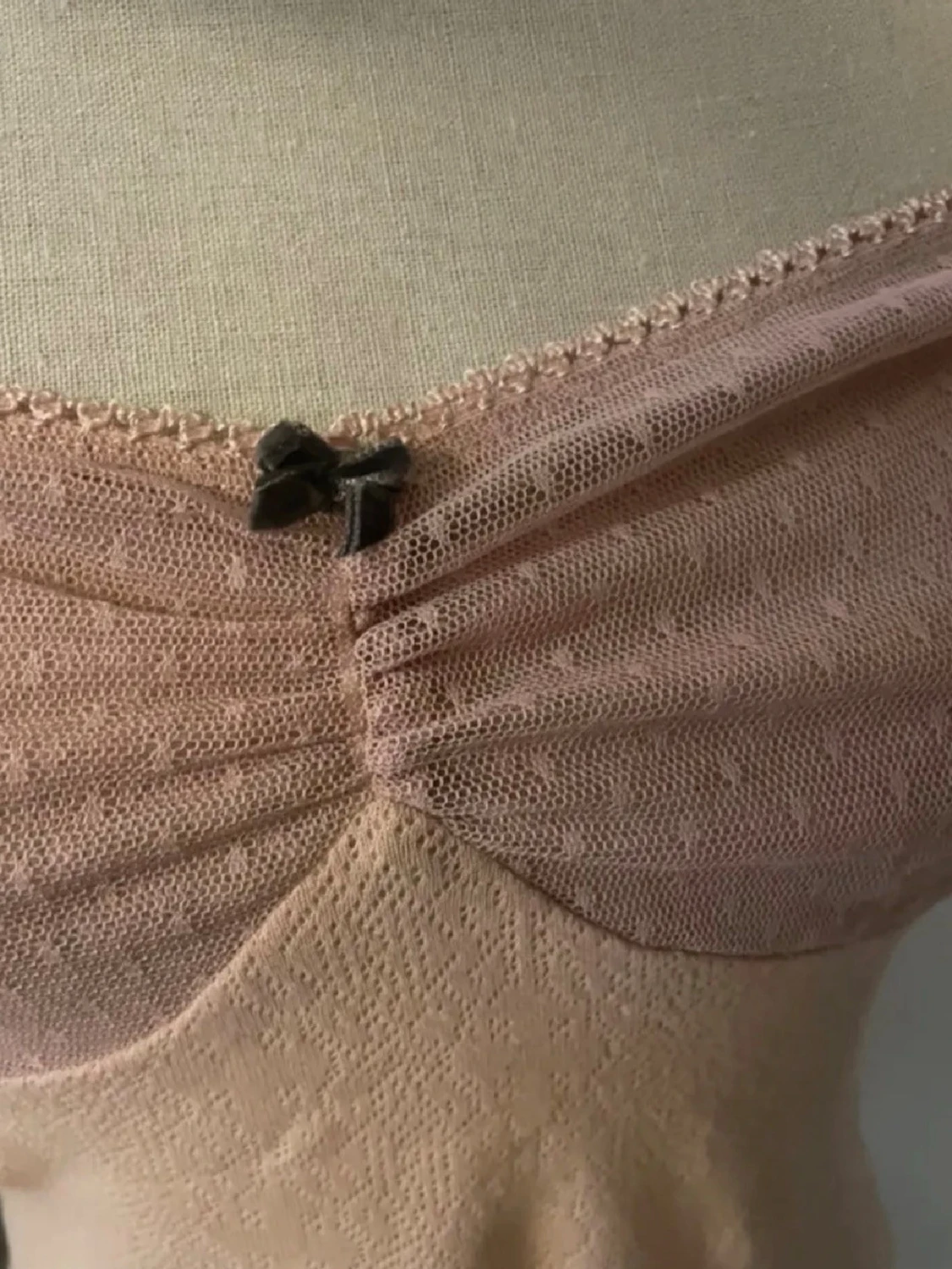 Ljusrosa spetsig linnetopp med rosett - 1