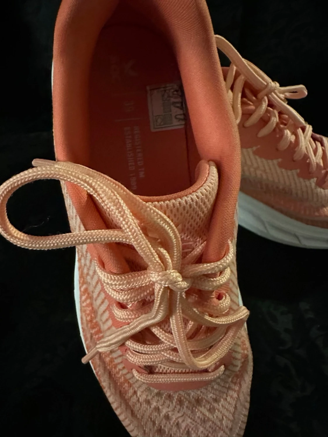 Korallfärgade sneakers med mönster sticker 39 - 5