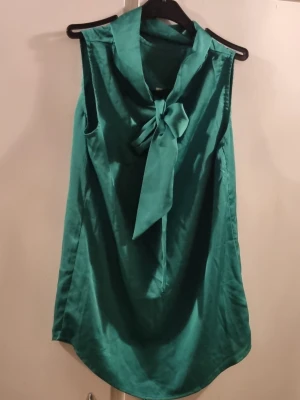 Grön armlös blus  - Grön armlös blus