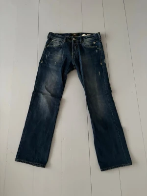 Vintage LTB bootcut  - LTB roden i vintage tvätt, sällsynta med slitningar samt perfekt bootcut passform. Storlek 30/32.