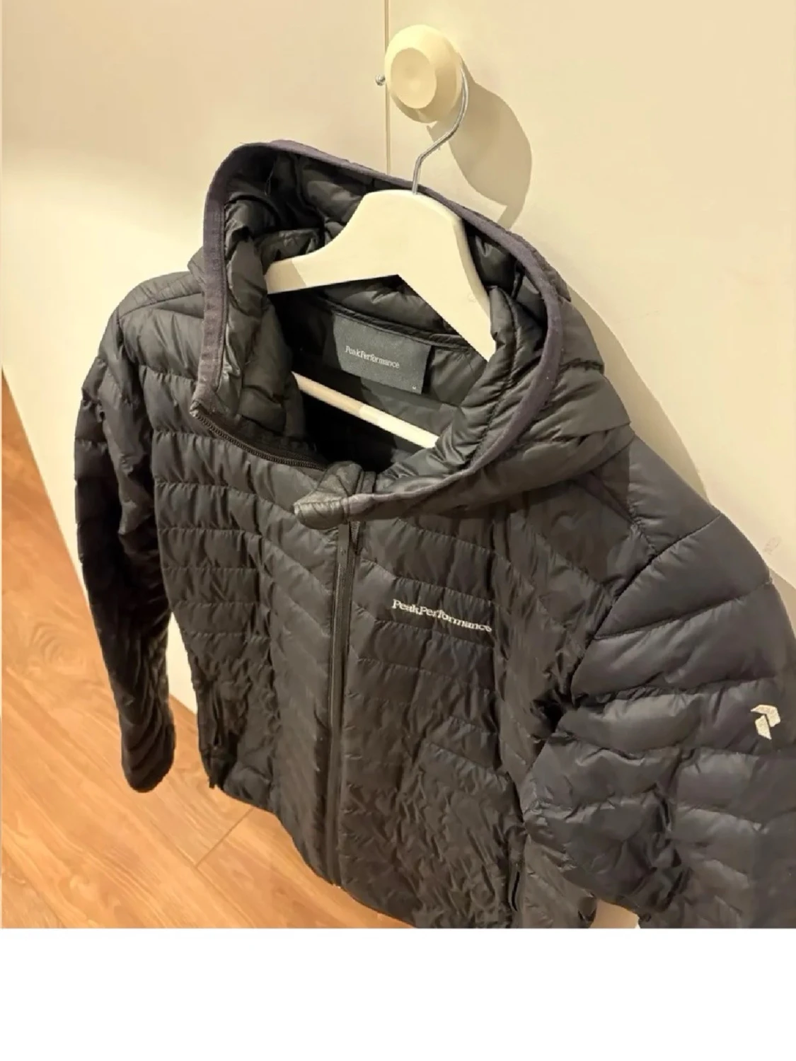 Svart dunjacka Peak Performance - 2