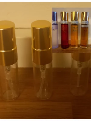 Elizabeth Taylor splitpaket 💎 - 3 stycken 3 ml glasdekanter med spray ✨️Välj fritt bland dofterna som finns på lista bland bilderna 
