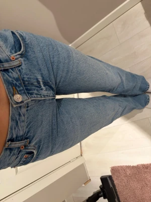 Straight Jeans från GinaTricot - Straight Jeans från GinaTricot, köpta för 500 säljer för 299. Ej använda