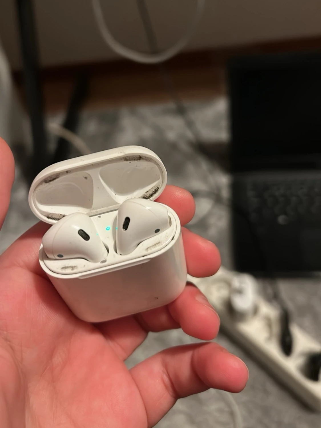 Apple AirPods (2nd Generation)