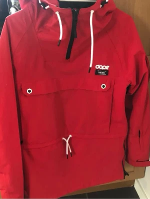 Dope jacka - Säljer min röda dope jacka som använd en säsong bara så fint skick!