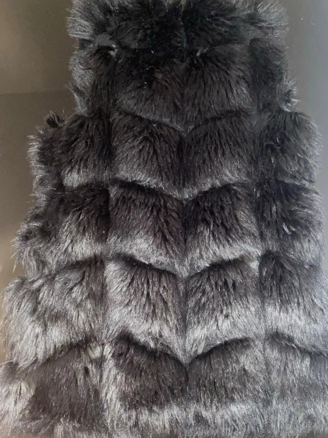 Svart pälsväst från Fuskpäls - 1