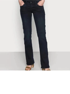 Mörkblå bootcut jeans från ltb - Lågmidjade jeans från ltb i nattblå strlk 29