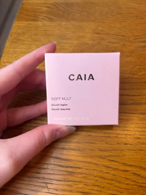 Ny Caia cosmetics blush balm - Helt ny oöppnad i sin förpackning rouge Soft Melt blush balm från Bianca Ingrosso Caia