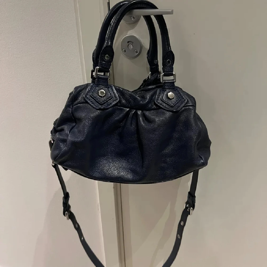 Marc Jacobs väska mörkblå - 1