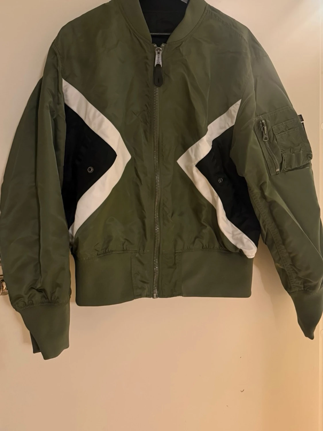 Reversible Alpha Bomberjacka