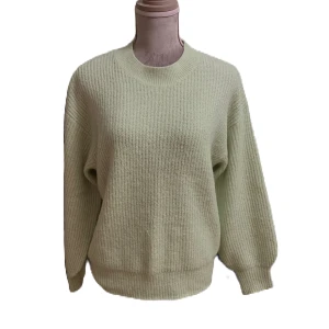 Ljusgrön tröja  - Ljusgrön tröja från H&M. Använt 1 gång. Jätte skön och är inte stickig. 