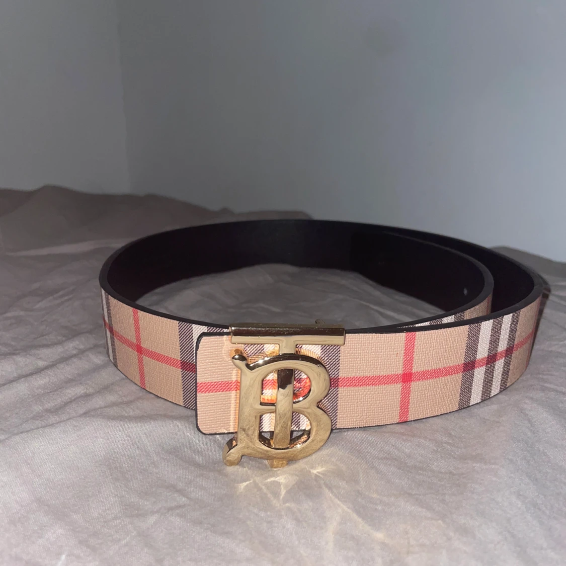 Rutig Burberry bälte med guldfärgat spänne