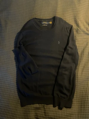 Ralph Lauren Merino ull tröja. - En mycket fin tröja från Ralph Lauren i storlek S. Tröjan är knappast använd då jag köpte för liten storlek för mig. Vid minsta fråga hör av dig! Vid snabb affär kan vi justera lite på priset😉