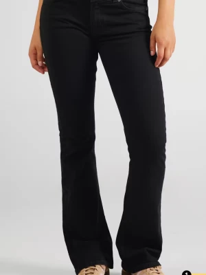 Jeans låg midja - Näst intill helt nya, använda ett fåtal gånger och syns inget täcken på slitage! Lågmidjade bootcut i storlek xs. Pris går alltid att diskutera! 